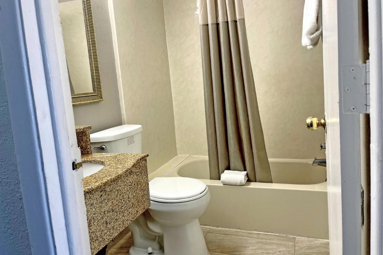 Red Carpet Inn Philadelphia Airport Lester Экстерьер фото