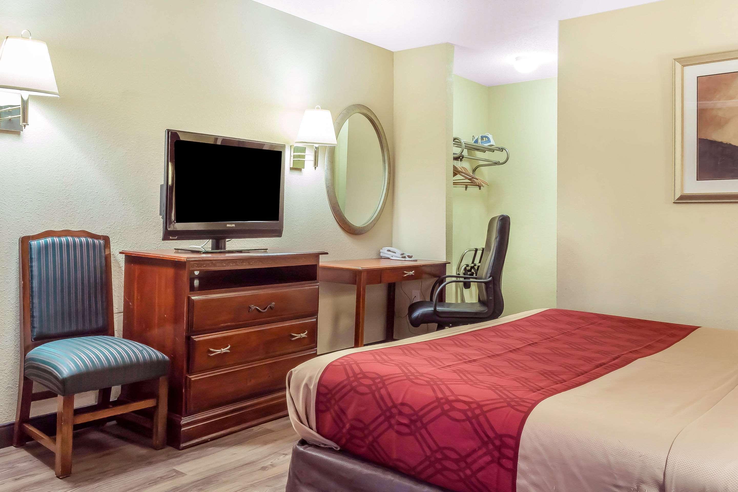 Red Carpet Inn Philadelphia Airport Lester Экстерьер фото